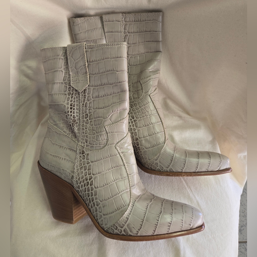 Sundance Crocodile Embossed Mid Calf Block Heel Boots Size 40/ 9